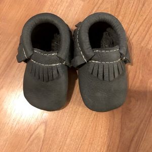 Freshly Picked moccasin unisex 6-12 month old